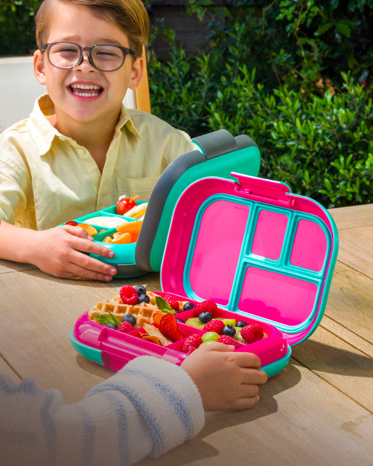 Kids sitting outside with Bentgo lunch boxes